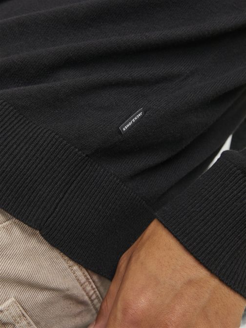 MAGAS NYAKÚ PULÓVER 