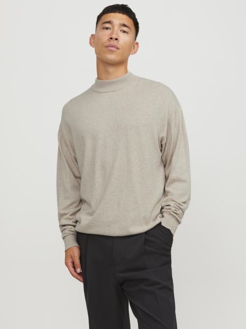 MAGAS NYAKÚ PULÓVER 