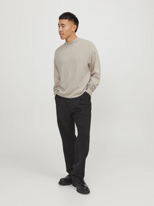 MAGAS NYAKÚ PULÓVER 