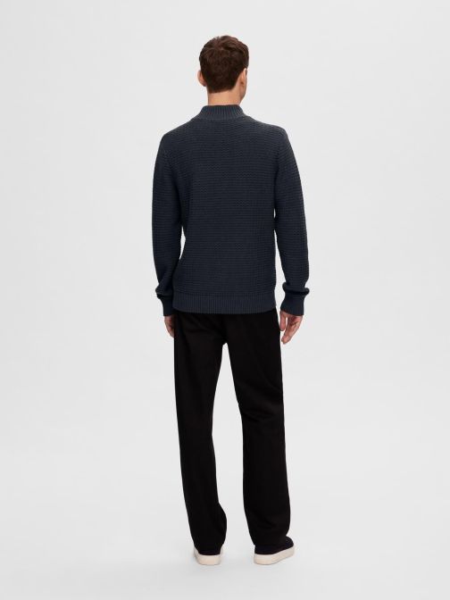 MAGAS NYAKÚ PULÓVER