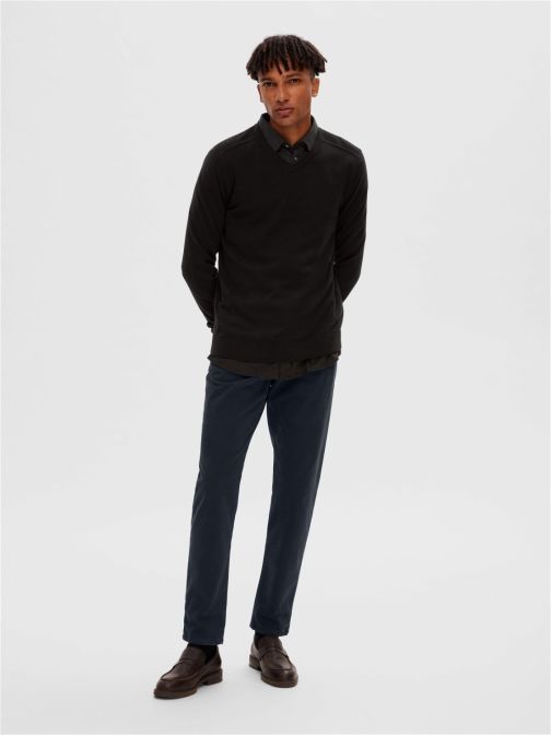 V-NYAKÚ KÖTÖTT PULÓVER