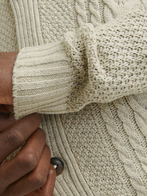 KÖTÖTT GOMBOS KARDIGÁN 