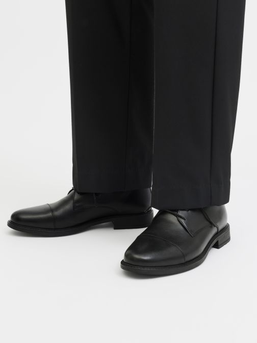 LEATHER SHOE