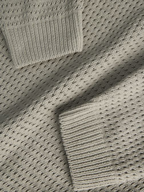 LYUKMINTÁS KÖTÖTT PULÓVER 